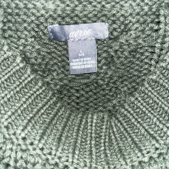 Aerie Green Long Sleeve Cable knit Cropped Sweater. Size Large - Picture 6 of 6